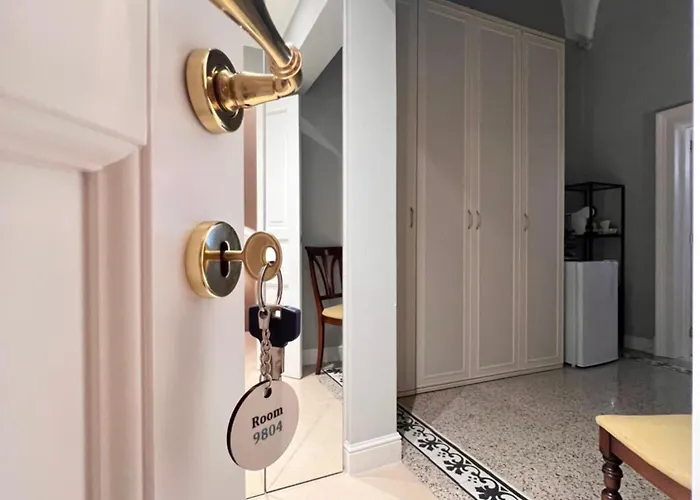 招待所 Palatium Schiena